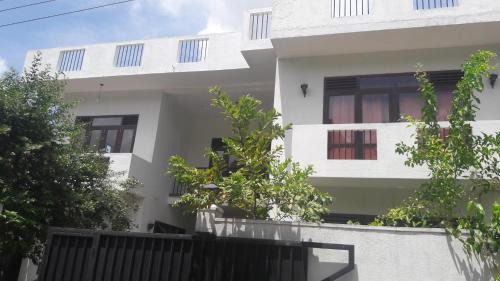 Thalawatugoda House | SevenSun HomeStay Villa