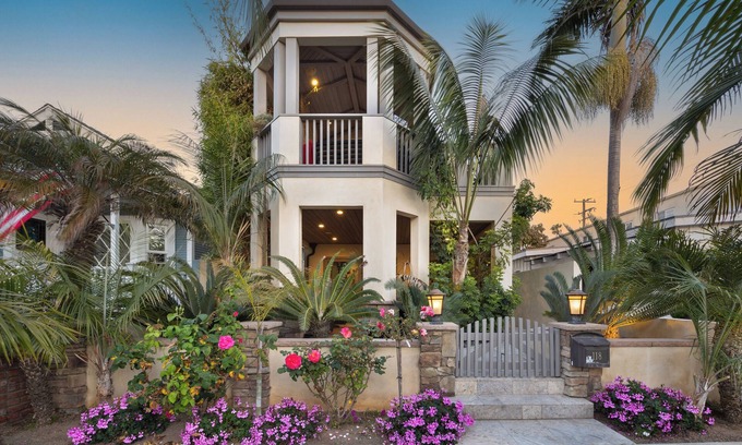 Seal Beach House | Seventh & Shore | Stylish Seal Beach Home w/Elevator, Fireplace + Bold Design