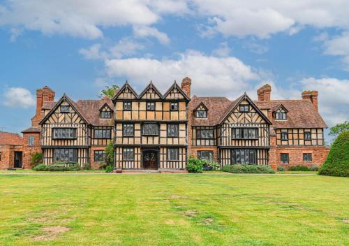 Severn Stoke House | Severn End - 15th Century Manor House!