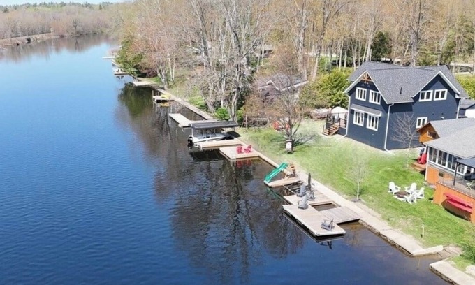 Severn Bridge Cottage | Severn River Luxury Retreat, 3 bds, 2,5 bath, sleeps 9 ppl, dogs welcome!
