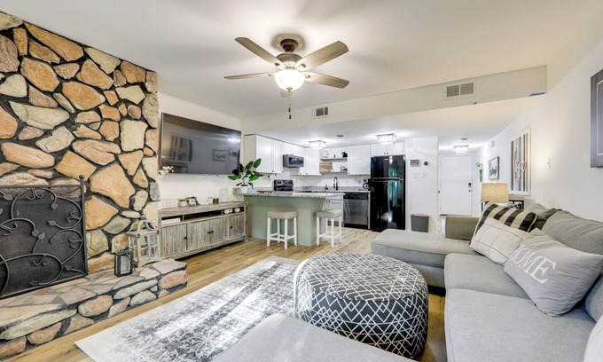 Sevierville Condo | Sevierville Condo w/Balcony + Pool Access!