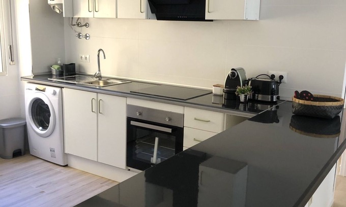 Bellavista Condo | Seville Fair 12 minutes. A very wide and bright floor