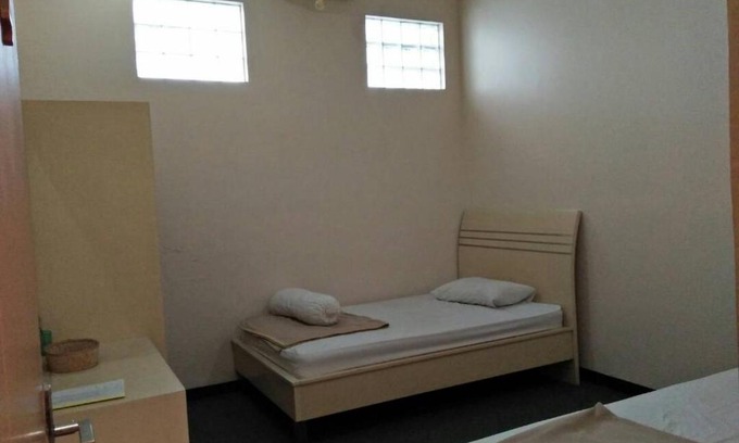 Malabar House | Sewa Rumah Harian Strategis di Tengah Kota Bandung Bisa Untuk 30 Orang