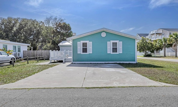 Carolina Beach House | SFW131: Bluefish Cottage - Charming Coastal Cottage in the heart of Pleasure Isl