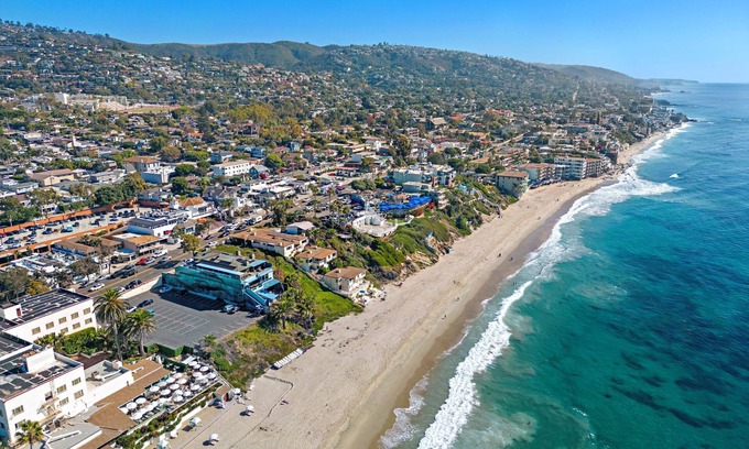 Laguna Beach Apartment | SH 1 Ocean View condo, walk to Main Beach