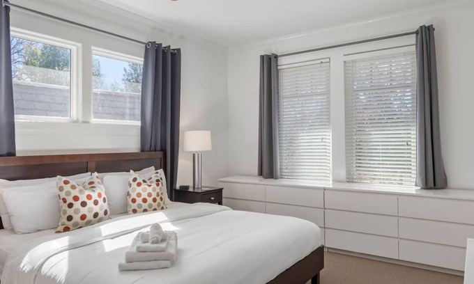 Brookwood Apartment | (SH) Rare Serviced 3-BR in Secluded and Peaceful Neighborhood