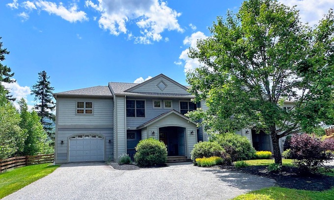 Bretton Woods House | SH1 Spacious Bretton Woods Retreat with AC, Stunning Views and attached garage