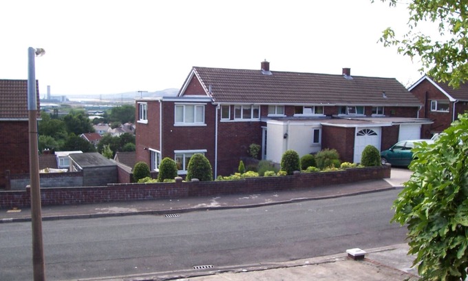 Baglan House | Sha's Pad, Room 1, Sleeps 2 people- twin beds, private on- suite shower room.
