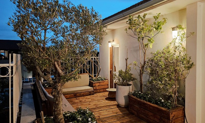 Neve Tzedek Apartment | Shabazi 12.24