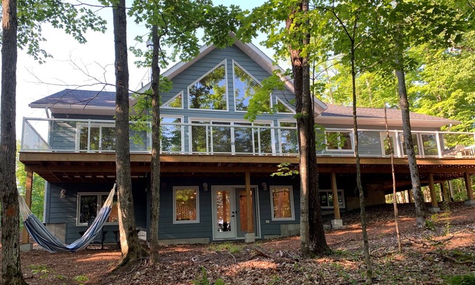 Whitestone House | Shabbotts Bay Retreat on Wahwashkesh Lake