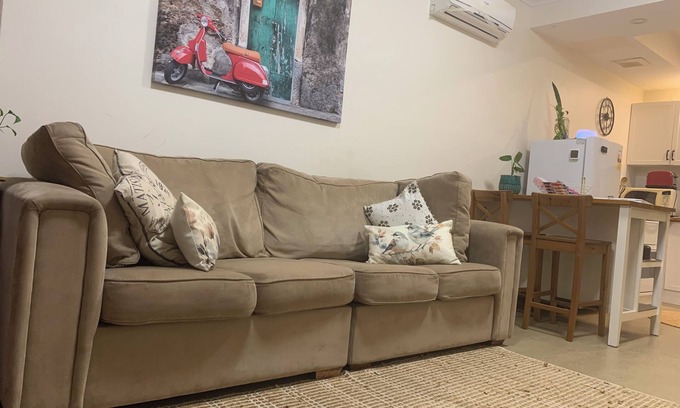 Mawson Lakes Apartment | Shabby Chic hideaway-One bedroom apartment. Adelaide/Barossa gateway