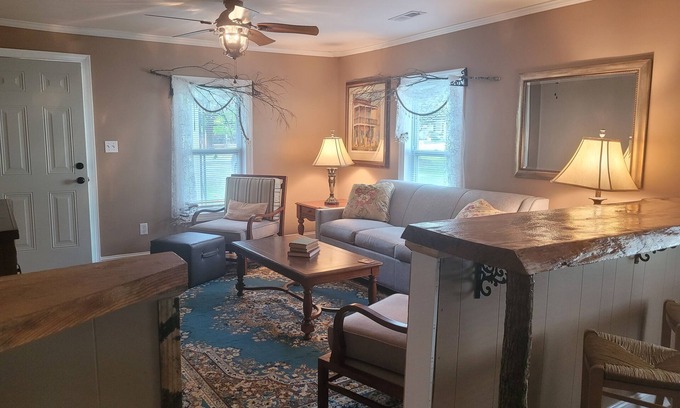 Adairsville Cottage | Shade Tree Cottage is a perfect cozy cottage to make you feel right at home.