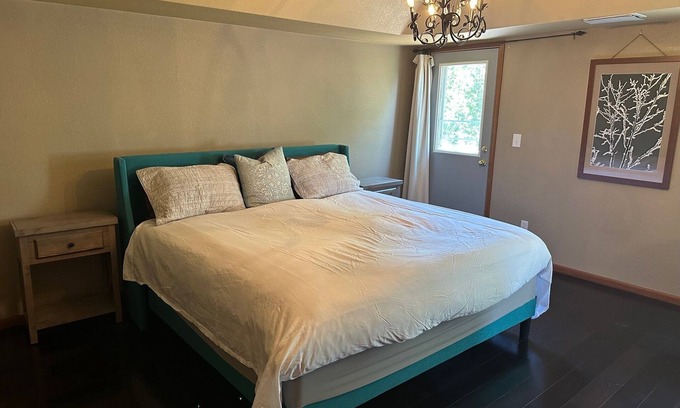 Loveland House | Shady Grove 4 King Beds, Dog Run & Outdoor Fun