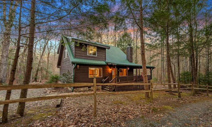 Blue Ridge Cabin | Shady Grove creekside cabin in Blue Ridge GA