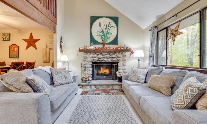 Pocono Lake House | SHADY LEAF LODGE-Family Friendly Getaway - Arrowhead Lake, Poconos