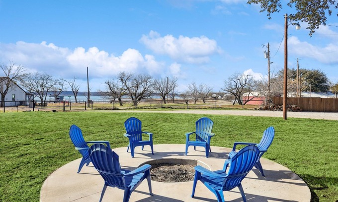 Graford House | SHADY OAK, Possum Kingdom: Lakeview | firepit | boat parking