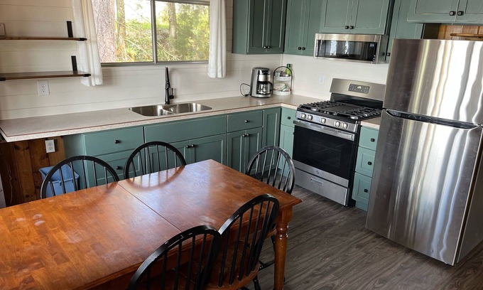 Tomahawk Cabin | Shady Rest Cabin #8, 3BD, Sunset Views, Beach, Pets Welcome, Swimming, Firepit