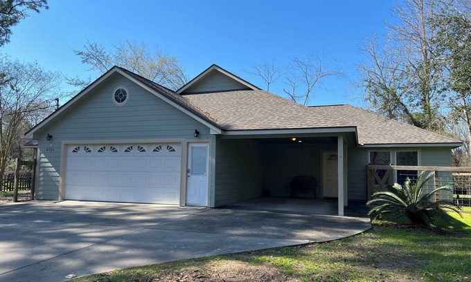 Tomball House | Shady & Secluded.Long Term Stays Considered.