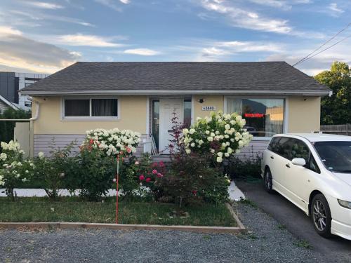 Chilliwack Proper Village West House | Shady Willow Guest House - SMALL Indipendent Units with Seperate Entrance for Travellers