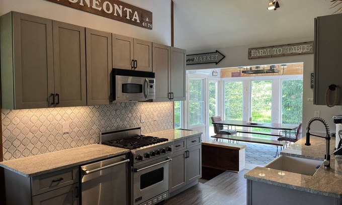 West End House | Shagbark Hill - 1 mile to All Star Village, game room, private pond