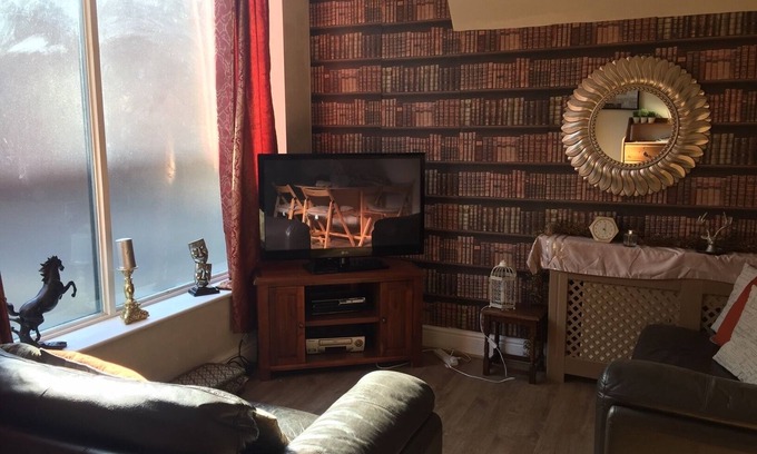 Newton Burgoland House | Shakespeare apartment vintage home from home on the edge of National Forest