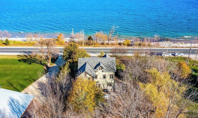 Craigleith Ski Chalet | Shale Beach House - 5 minutes drive to Blue Mountain Village!