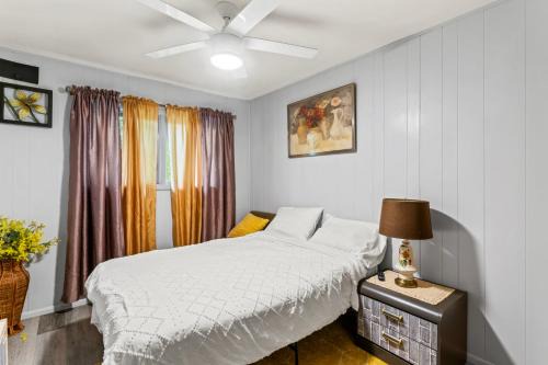Russian Jack Park House | ShaligoHomes Sunset Room On 6th Ave