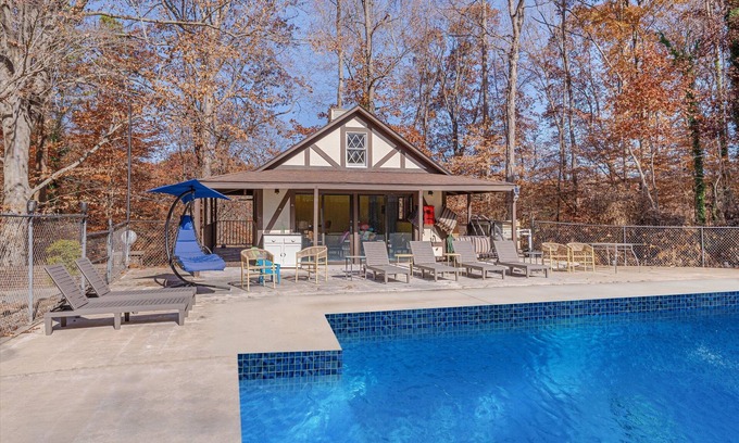 High Point House | Shalimar Estates - Furniture Market & Downtown 5 Bedroom Home by Quantum Suites