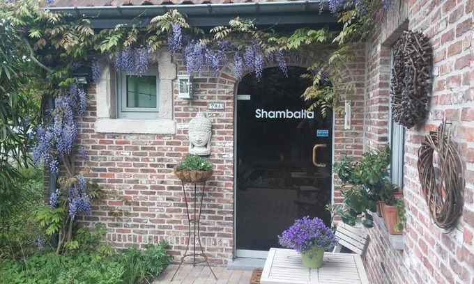 Deinze Apartment | SHAMBALLA logies nieuw en zeer verzorgd appartement met voortuin en terras voor max 6 personen