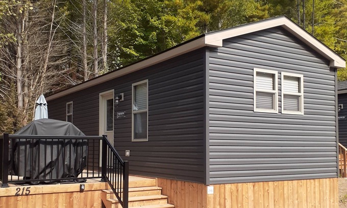 Washago House | Shamrock Bay Resort Cottage
