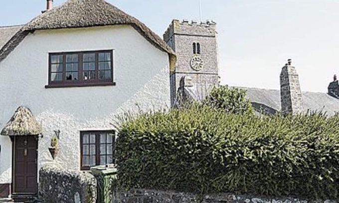 Ilsington Cottage | Shamrock Cottage Great Location- Pets Welcome free of charge