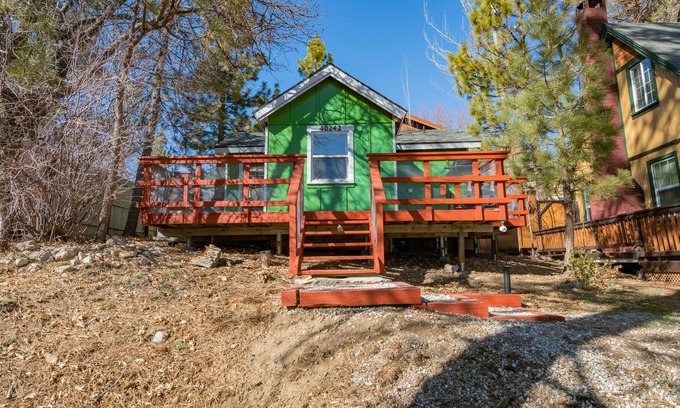 Big Bear Lake Cottage | Shamrock Cottage - Adorable cottage is close to the lake, marinas, and village with mountain views!
