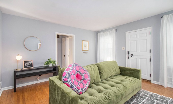 South Bend House | Shamrock Sanctuary walkable to Notre Dame 1.5 mi