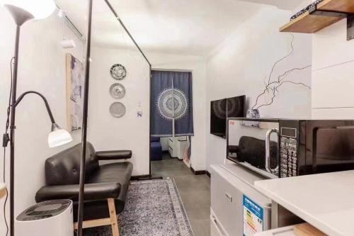 Huaihai Road Commercial Area Apartment | Shanghai alleyway