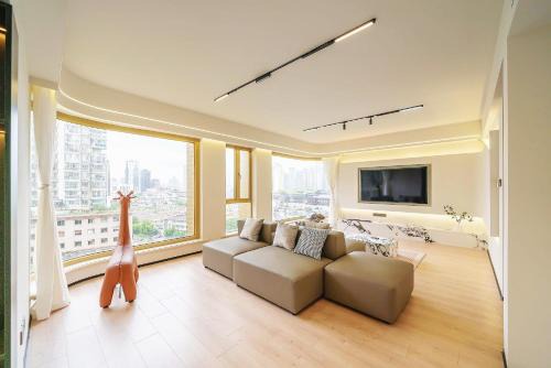 Huangpu Apartment | Shanghai Bund View Haven