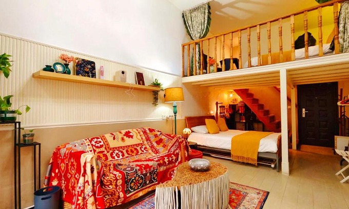 Pudong Apartment | Shanghai Hills & Aromahome Palette with balcony close to metro line 9