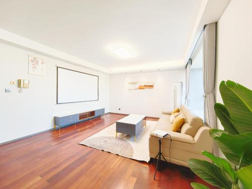 Pudong Apartment | Shanghai Hills & LinkInn TimeLight 3-Bedroom Near SNIEC