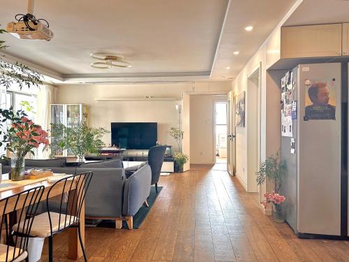 Huaihai Road Commercial Area Apartment | Shanghai Hills & Moment Family house close to The Bund