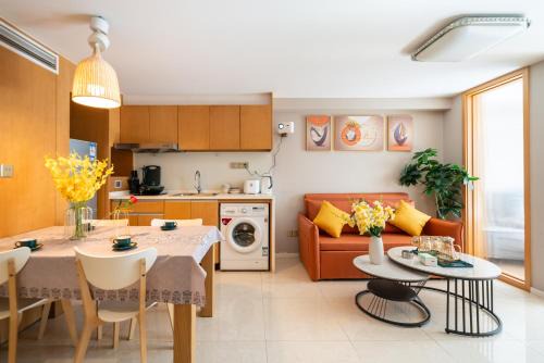Changning Apartment | Shanghai Hills & Wanye Spacious Family Suites close to line 13