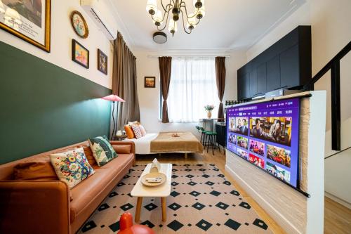 Fengxian Apartment | Shanghai Hills& Well-time Nanyang Charm BnB close to West Nanjing Rd and line 2 Jing'an Temple