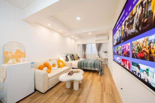 Huaihai Road Commercial Area Apartment | Shanghai Hills & Well-time Velvet Glow Near Tianzifang and Riyueguang Center close to Line 9