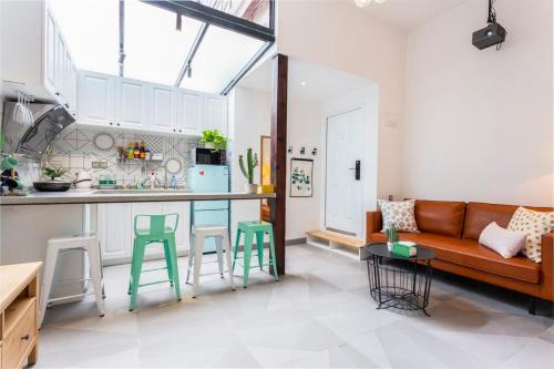 Huaihai Road Commercial Area Apartment | Shanghai Hills&XING 593 Homestay Mid Huaihai Rd Near Metro Line 1 North Zhongshan Rd