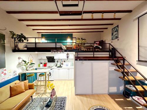 Huaihai Road Commercial Area Apartment | Shanghai Hills & ZINN City Bnb Near Line13 Mid Huaihai Rd & Changle Rd