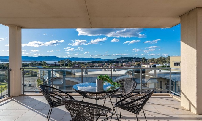 Shellharbour City Centre Apartment | Shangrila - Gorgeous, central apartment