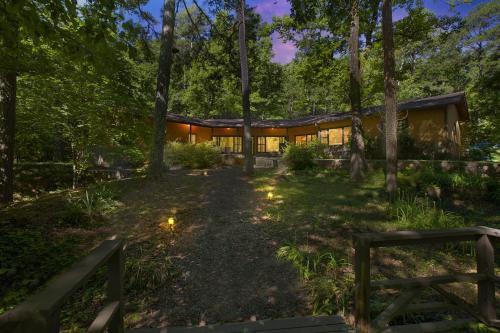 Mena House | Shangri-La ! A Serene Retreat - Direct access to Trails just 7 miles drive !