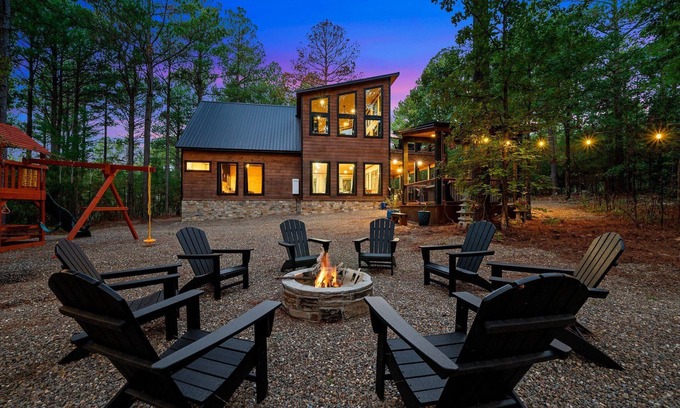 Pickens Cabin | Shangri-La DeeDa,Suffleboard,Foosball,HotTub,Pool Table,Playset