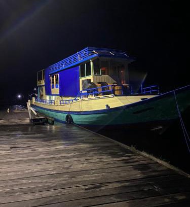 Kumai Boat Rental | Shankara Orangutan Kelotok Cabin Houseboat