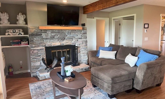 Bellaire Condo | Shanty Condo-Pool Pass & Great Views Included!