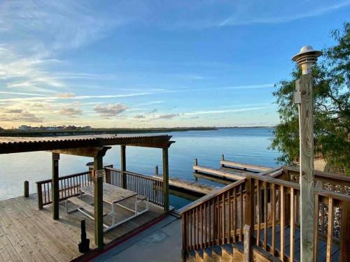 Corpus Christi House | Shared Pool Fishing Dock Walk to the Beach