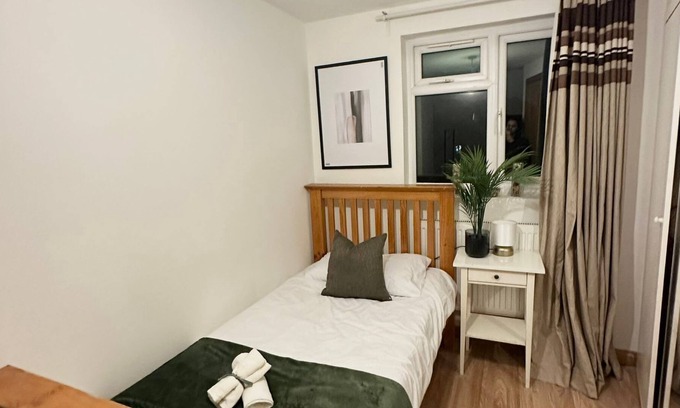 East Acton House | Shared Relaxing Room in Spacious House